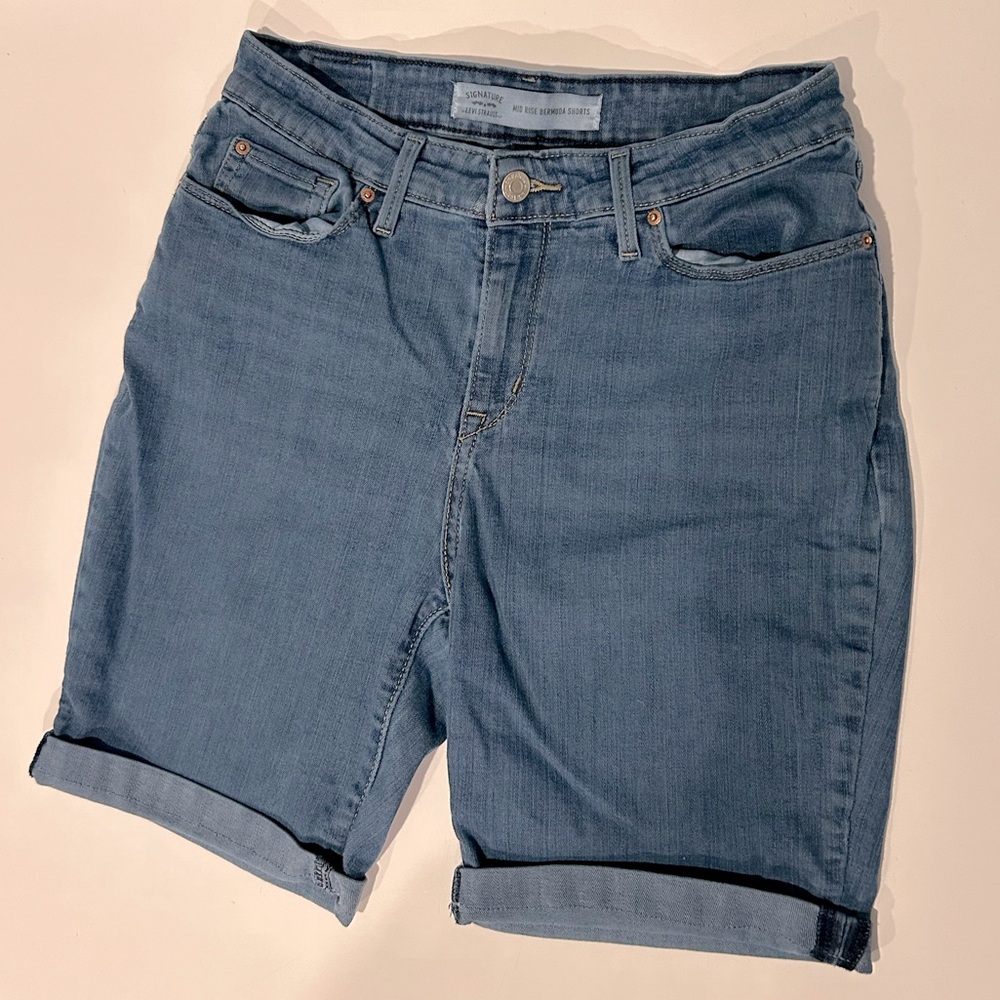 Levi’s Signature Bermuda Jean Shorts